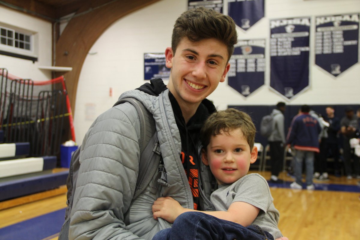 SNaggs32's tweet photo. These #RanneySchool #StateChamps are super heroes to their pint-sized fan base. Thanks for always taking the time to make your littlest fans smile!! #PantherPride @chris_autino @Scott_lewis_23 @BryanAntoine_ @pjwheeler04 @AlexKlatsky4 https://t.co/dxI0WQLLG5