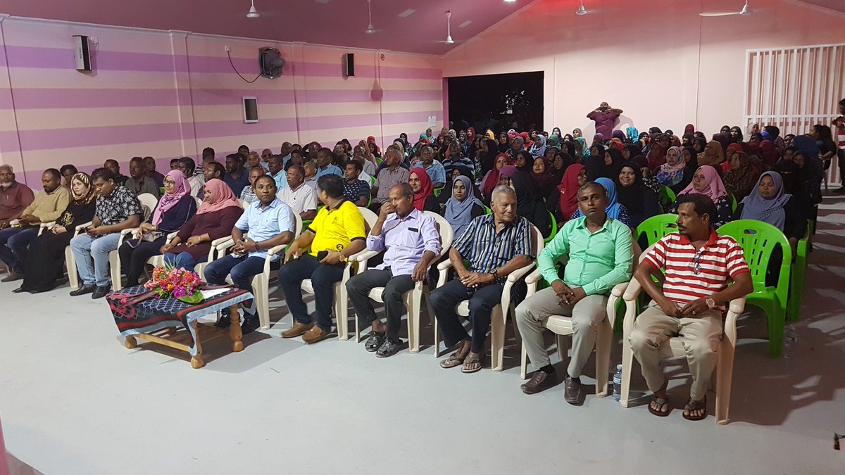 NizarNiyaz's tweet photo. Live @SaudVillingili harugein.....
#SaudBaraabaru👍
#MifaharuvesSaud✅3
#Saud2019☝️
#DaairaageHero https://t.co/IS4Lit12e1