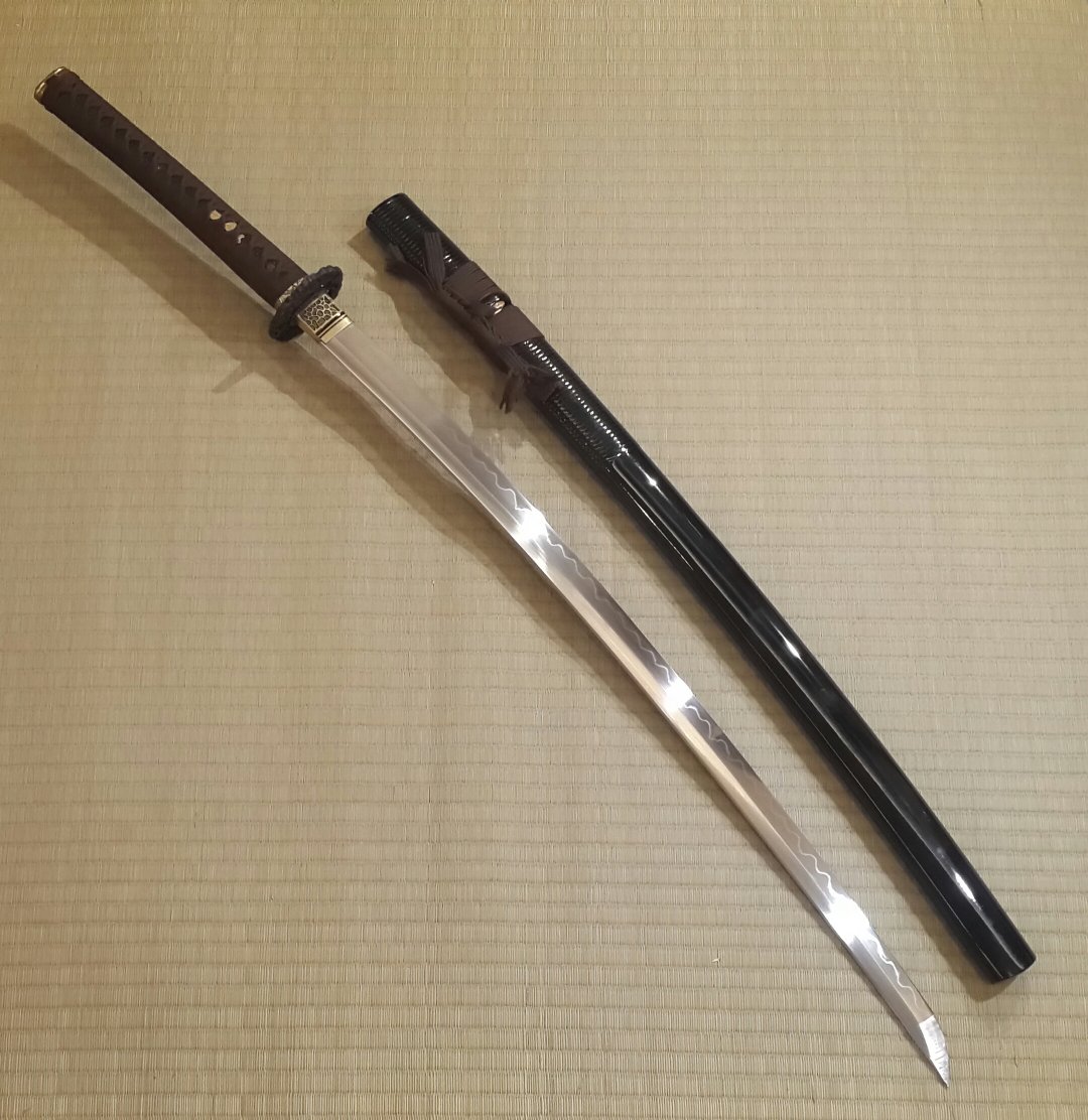 dojosdojo's tweet photo. Himawari Hamon Katana 1095 Hamon asli, Nagasa 27.5 inchi
Tsuka 11 inchi real blacken ray skin same
Saya dengan lilitan rotan  di dekat koiguchi
#shinken #katanasword  #japanesesword #kenjutsu #kendo #iaijutsu #jualkatana #katanahamon #pedangkatana #jualpedang   #katana #samurai https://t.co/AuLm7YnZUm