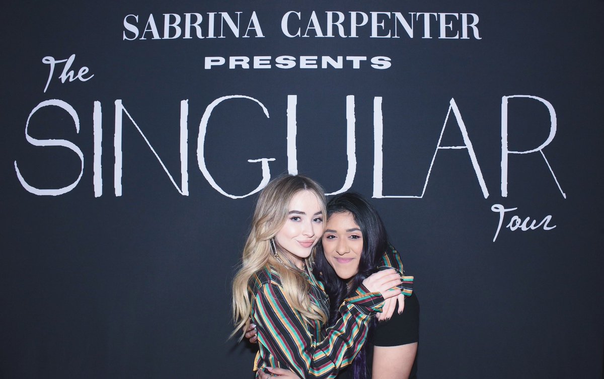 daphneriverx's tweet photo. sabrina: omg i love your hair 
me: omg i love you 

my favorite human bean. @SabrinaAnnLynn ✨💛 https://t.co/D1GVRkp2BR