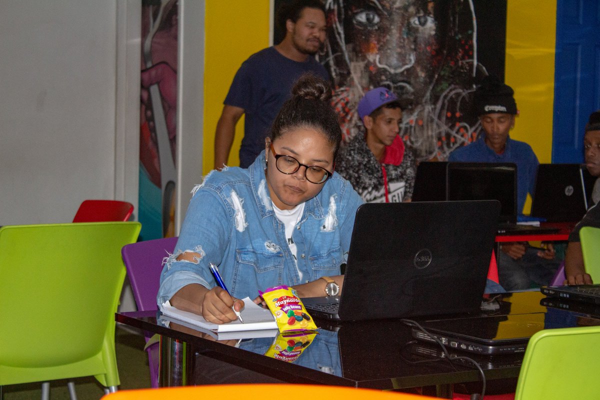 RLabs's tweet image. Programming Foundations:
It's the fourth session and the students are putting into practice what they learnt so far in JavaScript. Practice, practice, practice
#MakingHOPEContagious
#ProgrammingFoundations
#BeXponential