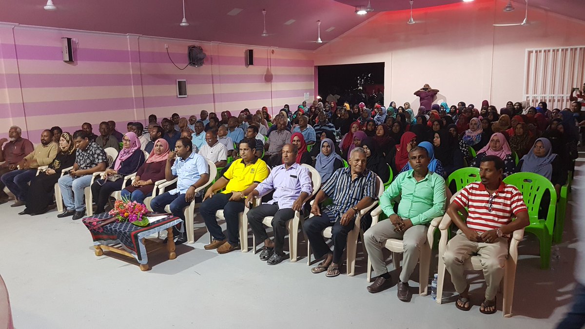 NizarNiyaz's tweet photo. Live @SaudVillingili harugein.....
#SaudBaraabaru👍
#MifaharuvesSaud✅3
#Saud2019☝️
#DaairaageHero https://t.co/IS4Lit12e1