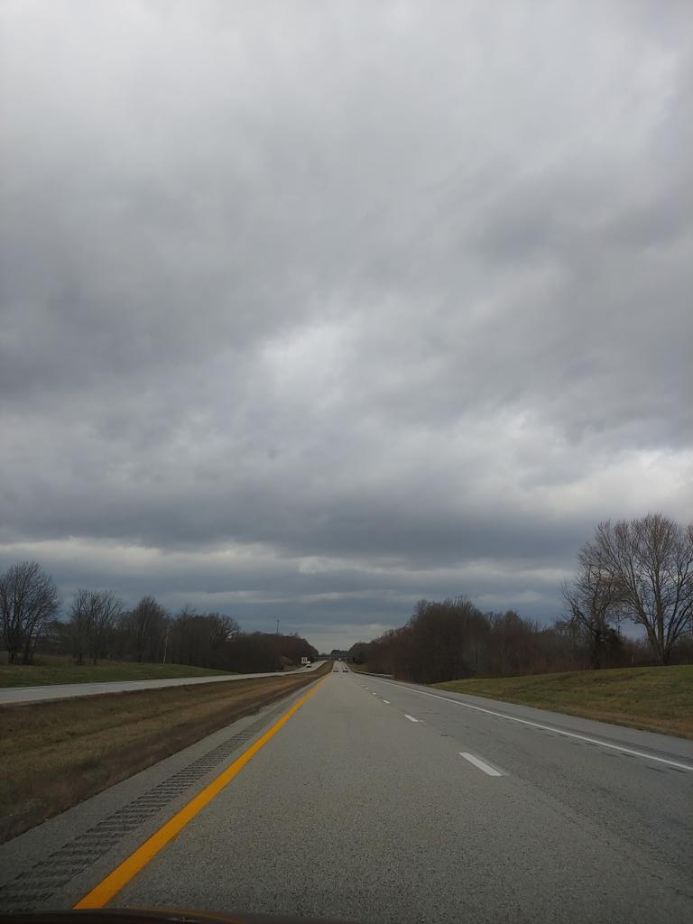 loriwellsphoto's tweet photo. @brobwx @AndrewWYMT @CenKyWeather @ChrisWKYT @SimpleWeatherKY @WeatherNation @weatherchannel @KentuckysWX @mykyweather #severeweather #kywx #russellsprings @StormHour #lakecumberland https://t.co/doIn62te6R