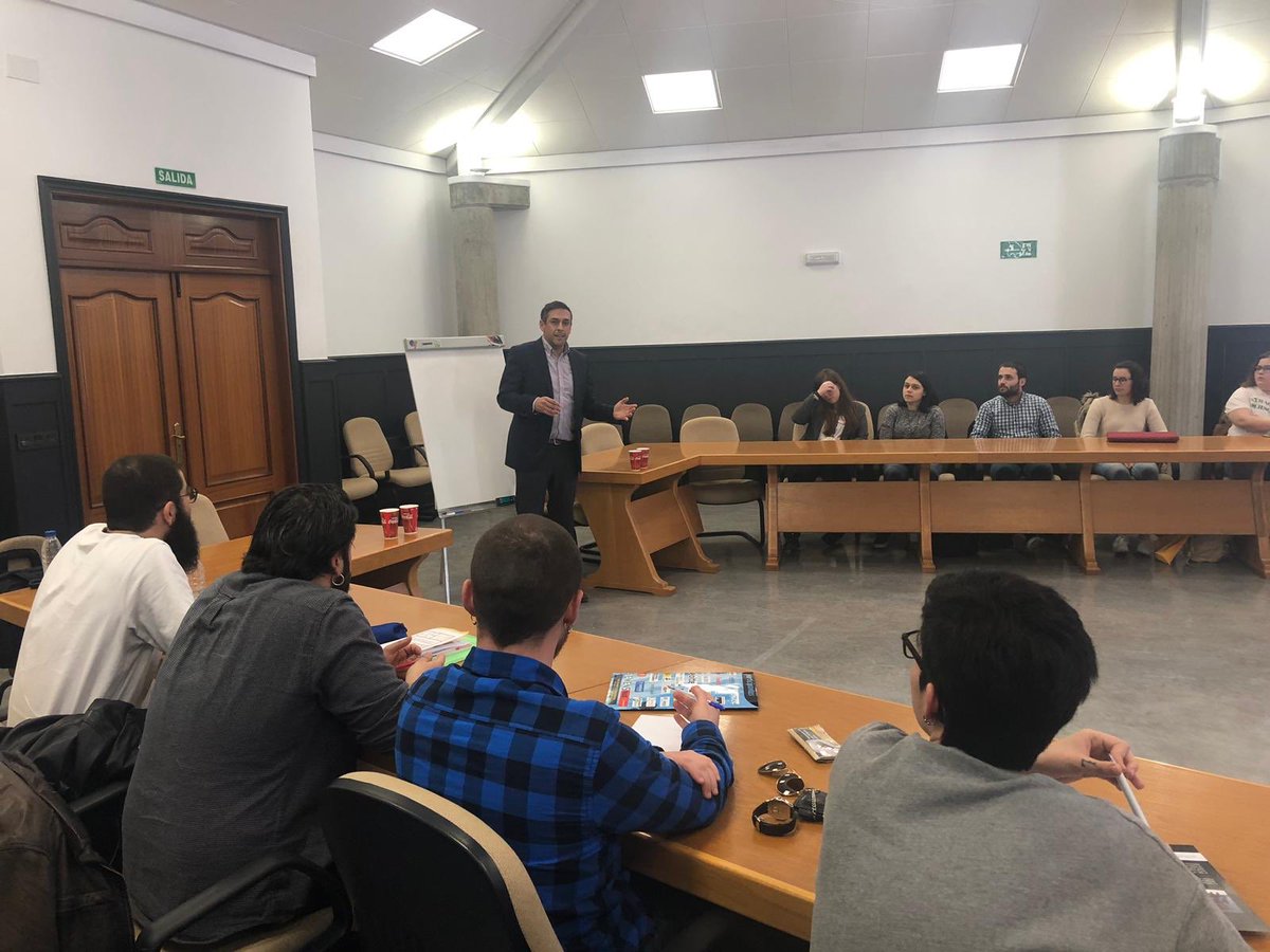 forotecnoloxco's tweet photo. Y mientras tanto K-Talent con un lleno en la Sala de Juntas de Teleco. Un placer contar con ellos en #ForoXIX https://t.co/uvYJEnEjip