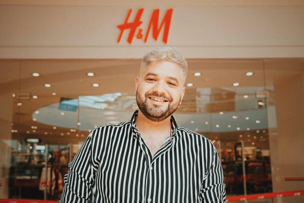 hmmexico's tweet photo. ¡Todo listo para la gran apertura de H&amp;M La Isla Mérida! @gwabir ya está con nosotros esperando a cortar el listón de tu nueva tienda favorita. #HMLovesMerida https://t.co/q13etkai2O