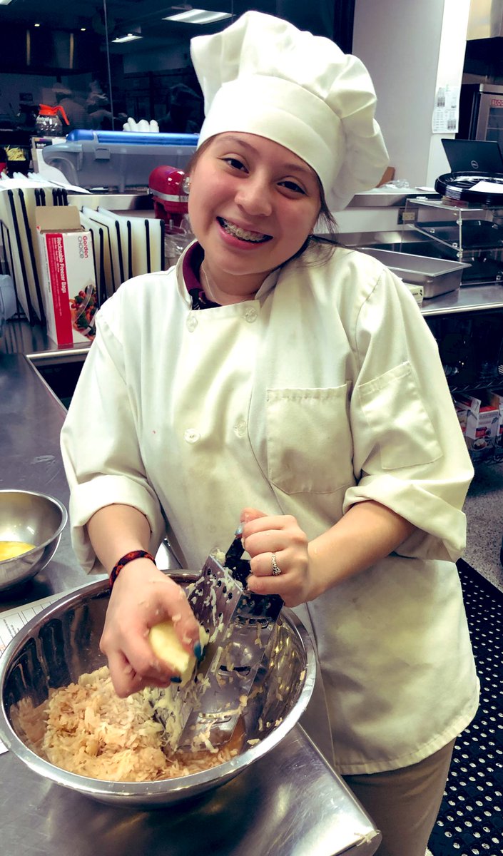 mrs_delmonaco's tweet image. it’s a ‘grate’ day for some potato pancakes!!! 🤣🥔🥞 #morton201 #Mortonpride #OrgulloMorton #potatopancakes #graterjoke #culinaryarts