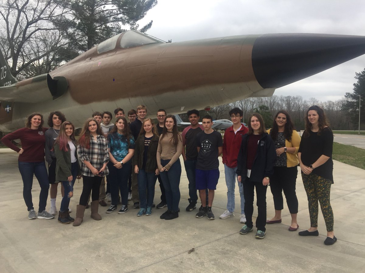 jena_ipock's tweet photo. Freshmen students tour AEDC for career exploration day! ✈️🌎 @johnccarver @DeanRoseTHS @itsmywrite #careerday https://t.co/MLQsarvLM9