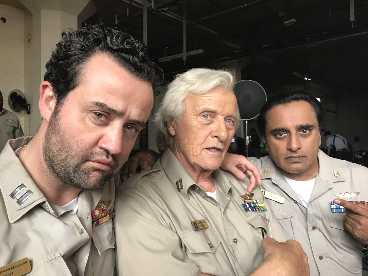 Tonight 10pm on <a href="/davechannel/">U&Dave</a>  - looking after Mr Rutger - <a href="/DanielMays9/">Daniel Mays 💙</a> New series of #Porters