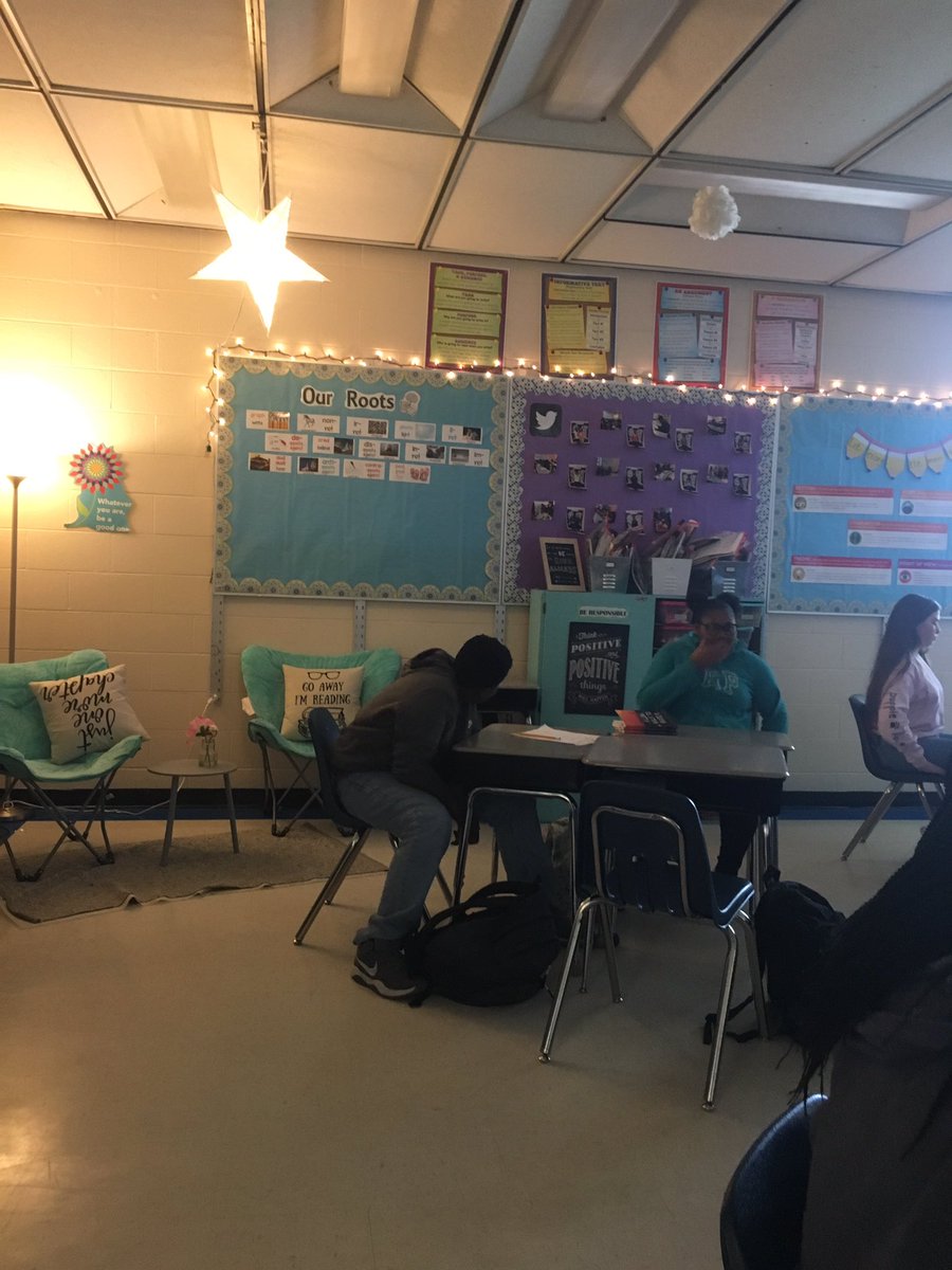 MrRecord21's tweet photo. Learning #Vocabulary and #Grammar #LongWalkToWater @MissJames26 #Impressive and #Engaging #SASProjectPocomoke @PocomokeMiddle #ShadowAStudent https://t.co/YnrJLVMsnr