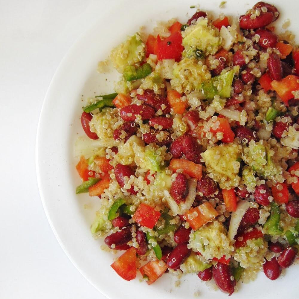Hoy toca una #ensalada fría de #alubias rojas y quinoa. Y es que sea verano o invierno, este tipo de recetas siempre vienen muy bien, ya que suelen ser bastante completas, nutritivas, y fáciles de preparar.
RECETA: tastydetails.com/ensalada-fria-…