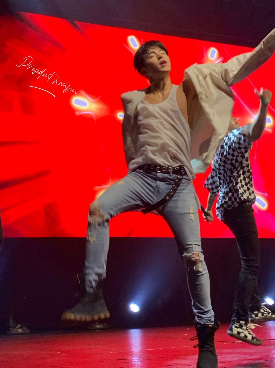 toeyhom94's tweet photo. Hot like fire 🔥 🔥 #IKONSXSW https://t.co/Mt5KJRXeEf
