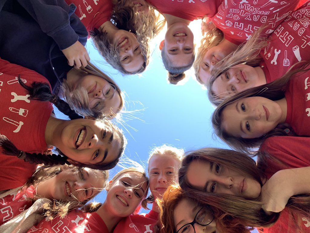 LTMSchoir's tweet photo. Varsity Girls Choir serving up fun!!!  @LakeTravisMS #LTMSDOS2019 https://t.co/ueOzlDWEMc