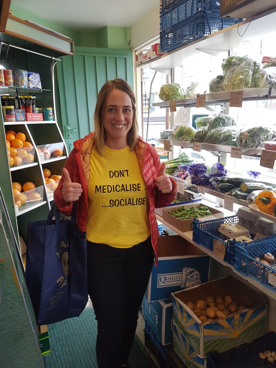 Walking around wearing a T-shirt with the slogan #dontmedicalisesocialise today has certainly been a trigger for some interesting conversations 😉 Celebrating #NationalSocialPrescribingDay @BogdanBCG @CollegeofMed @ColabExeter 
CONNECT-MOVE-NATURE COMMUNITY