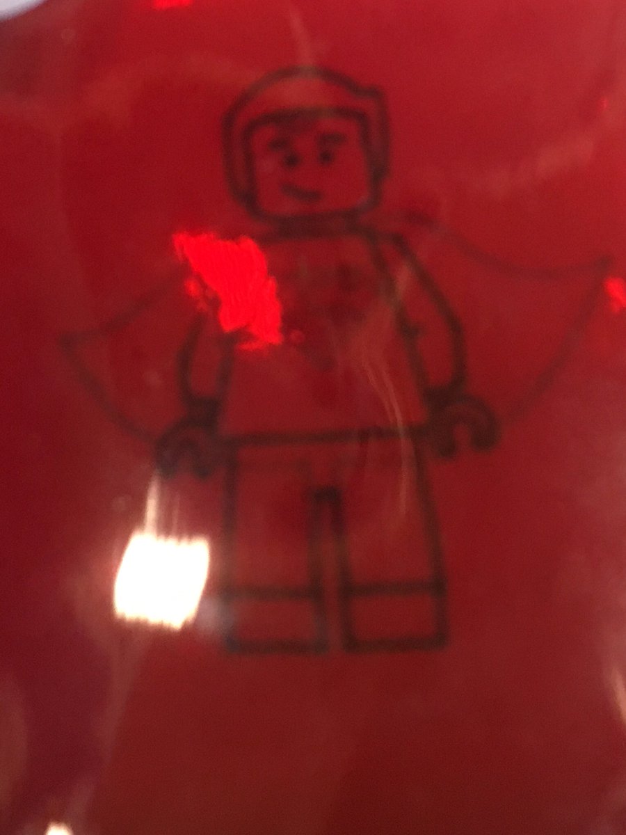 ScienceAlan's tweet image. ScienceAli joined me today @abbotsgreen and we were looking at light and colour. These two are the same picture (that the talented Ali drew) looked at through different filters. Can anyone draw the original image? #PhysicsProblem