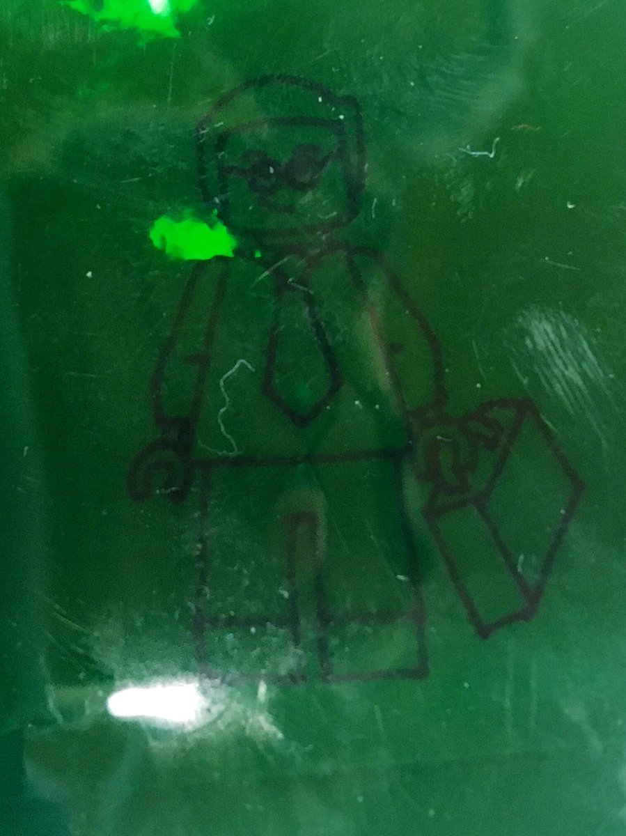 ScienceAlan's tweet image. ScienceAli joined me today @abbotsgreen and we were looking at light and colour. These two are the same picture (that the talented Ali drew) looked at through different filters. Can anyone draw the original image? #PhysicsProblem