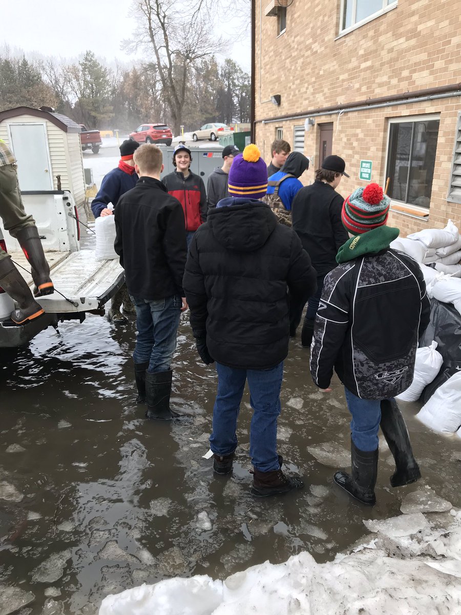 jwpbaseball's tweet photo. Practice got out early this morning because team members volunteered to help sandbag at a couple places in town. We over Me! #championsbeforechampionships https://t.co/nB0BR2iHPf