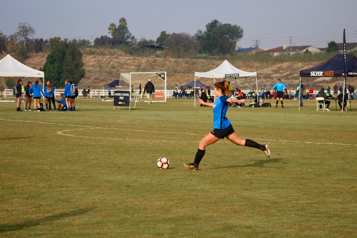 allisonkramer03's tweet photo. Looking forward to playing in Las Vegas this weekend, starting with 2 games tomorrow @PlayerShowcase  See my website: https://t.co/Ghl5JbZiQB for game schedule on Events page. See my info on @scoutingzone ⚽️ #defender #19 @ocsurfsoccer  Coach: Gil Hernandez https://t.co/gRCLbUx4Ef