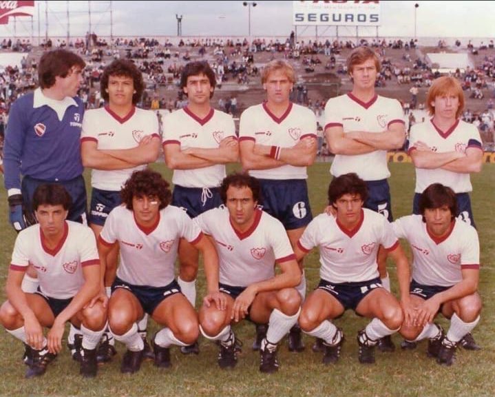 gupiro's tweet photo. Alguien me puede dar la formación completa de este equipo y el año? @Independiente @MuyCAI @VarskySports @dellapaoleraok @TyCSports @ESPNFCarg https://t.co/gSfTxDI5yz
