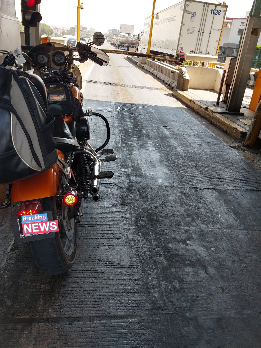 ACOSTAH2O's tweet photo. De pena #casetasanmarcos piso jabonoso y aún asi aumentan el peaje #PELIGRO  aguas amigos bikers primer caseta saliendo a Puebla https://t.co/Ec9yaiFOq1