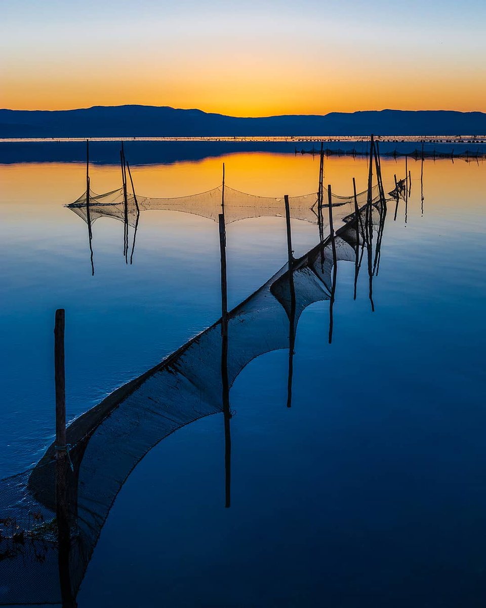 A peaceful place: immerse yourself in the natural setting of Lake Varano.
#WeAreinPuglia 
📸 @ luca__maresca