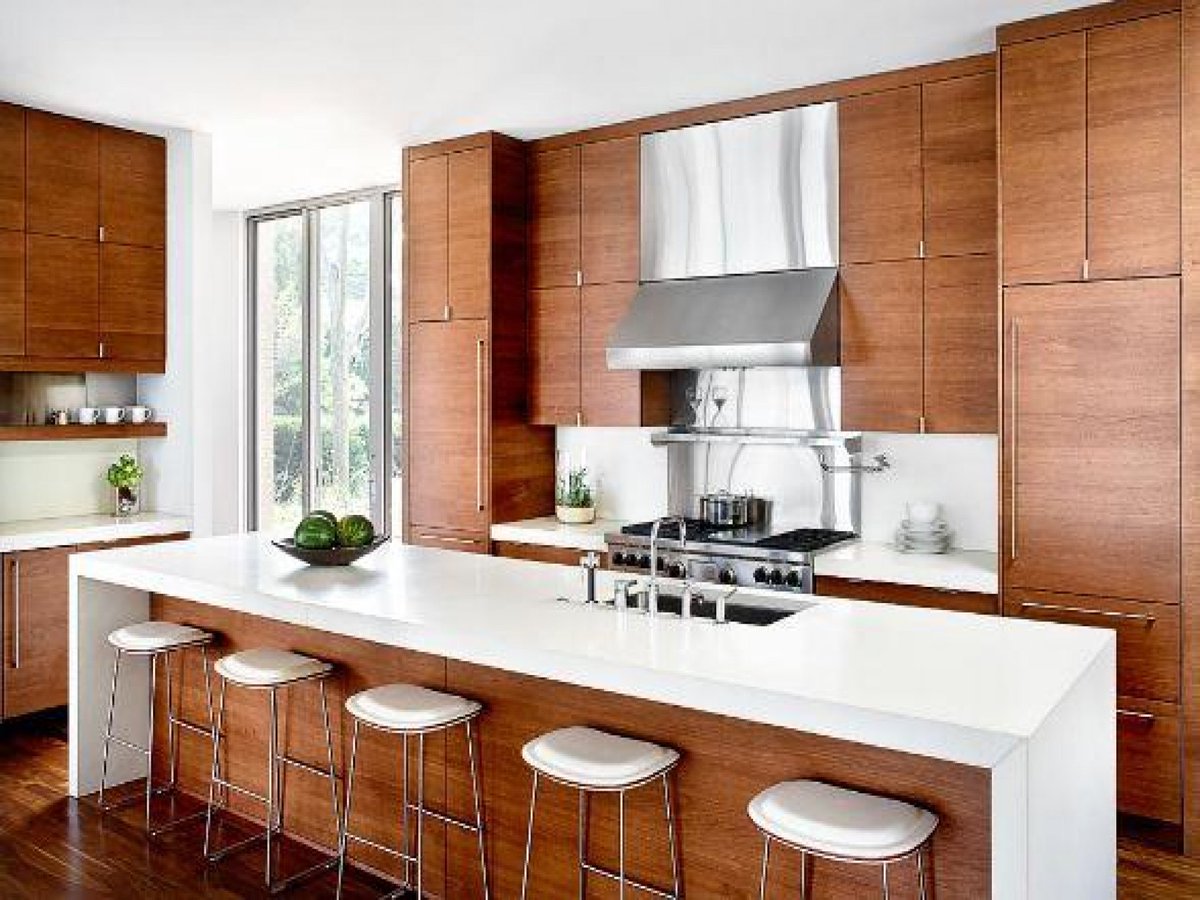 InfoSilex's tweet photo. A fabulous new lake house kitchen.  Love the waterfall edges, horizonal grain veneer cabinets and full height backsplash.  What's your favorite part of this fabulous kitchen?  #beautifulkitchens https://t.co/X4UPY9LZzO