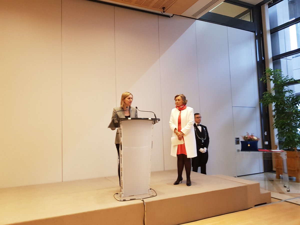 valentinisa1's tweet photo. #ordremerite pour Marie Sophie Pawlak au ministère des finances https://t.co/E6e8JsNHj6