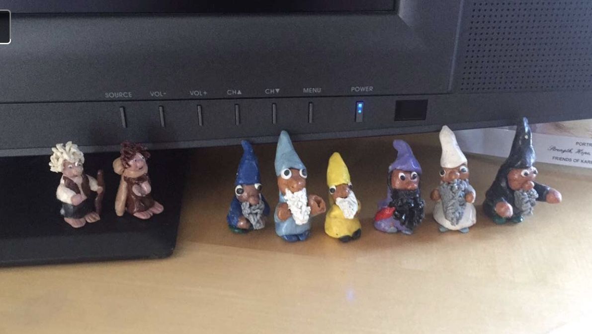 BarelyHareBooks's tweet photo. Some good things come from spring cleaning I guess. Today it came in the form of long lost hand-made chess pieces to a #LOTR chess set I made with my fam when I was kid. Dwarf pawns, #Hobbit Knights. It's been a good day so far. https://t.co/D2MhAe34HQ