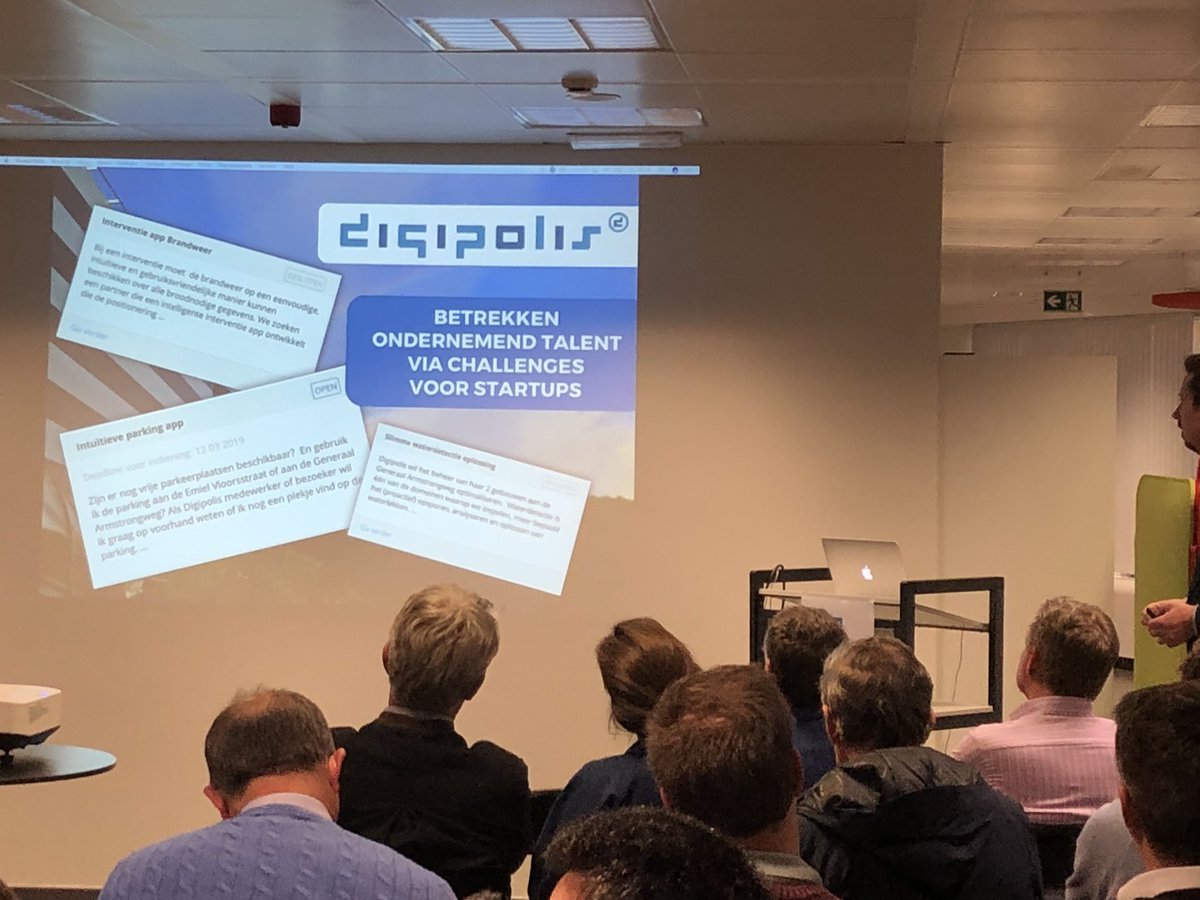 DgplsAntwerpen's tweet photo. Full house voor de meetup over digitalisering van de zorg en de rol van de stad hierin! #behealth #digantcafe https://t.co/MtST9g8OnI