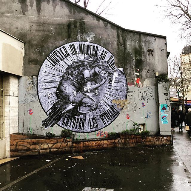 « Pas besoin de monter au ciel pour côtoyer les étoiles. » @m_a__d_a_m_e et <a href="/gregosart/">Gregos Art</a> #streetart #paris #collage #art ift.tt/2CjHyME