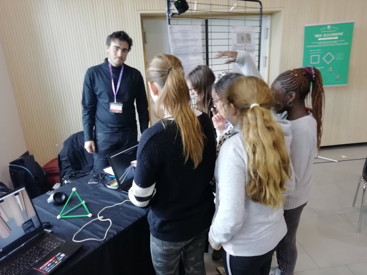 neotrie's tweet image. @LesMathsEnScene #mathedtech #virtualreality #geometry #AugmentedReality