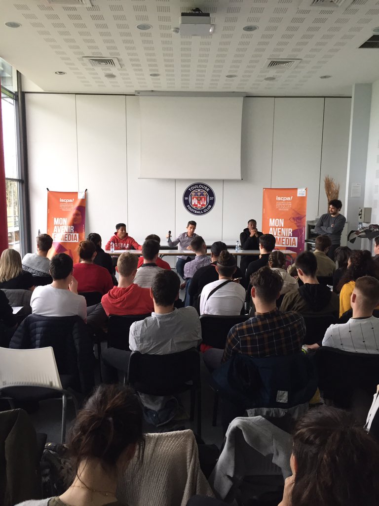 sammendousse's tweet photo. 🎤En direct du centre de formation du @ToulouseFC pour une conférence de presse avec les pitchouns Nathan Ngoumou et Amine Adli 🔵⚪️@GroupeIGS_31 @iscpaToulouse
#confTFCISCPA #football #TFC https://t.co/3JUd3by3Ur