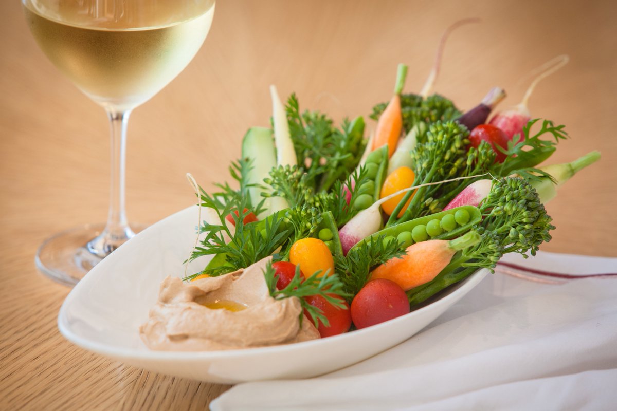 fihotel's tweet image. Come down to @OakGrillNB and check out some of Chef Brittany's fresh new flavors. #EatInStyle