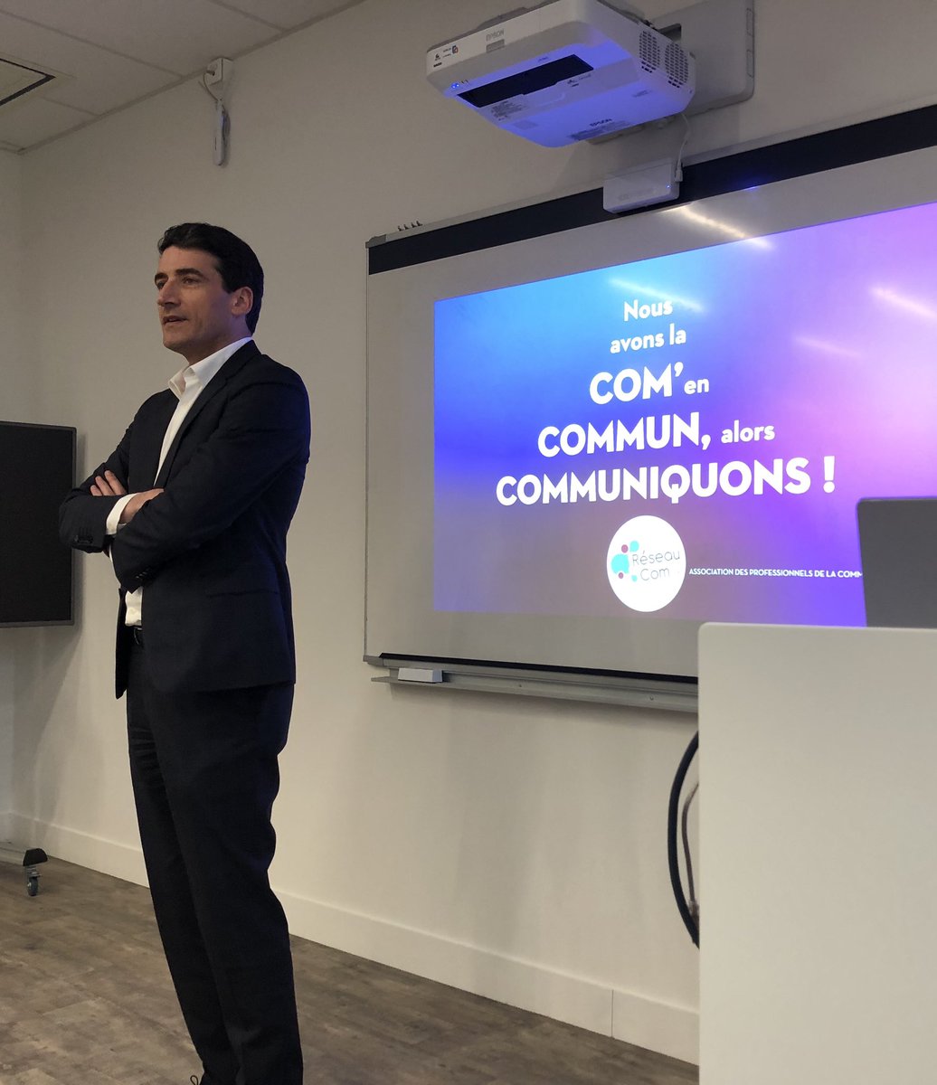 Lancement de la soirée de présentation de la com sur notre territoire enjeux/challenges/chiffres clés merci à <a href="/NiortAgglo/">Niort Agglo</a> pour l’accueil. <a href="/APACOMaquitaine/">APACOM</a> <a href="/ReseauCom86/">RéseauCom 86</a>