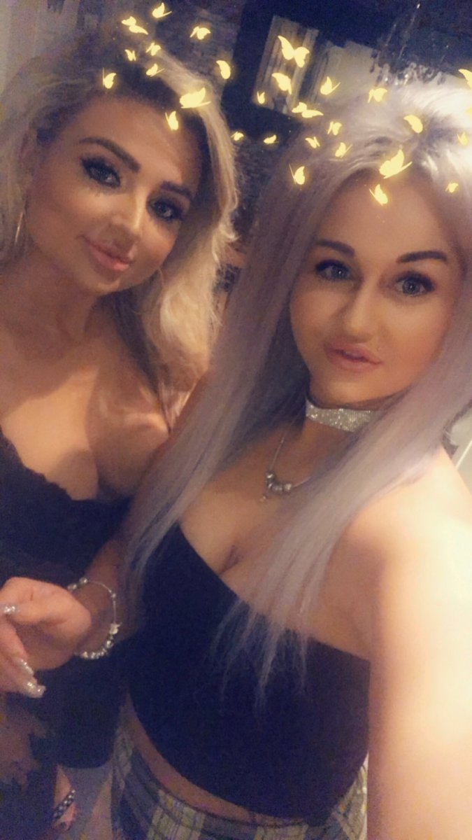 simonemarsh's tweet photo. My gals 💖😘😌 what a night 😂@AmeliaCurwen https://t.co/e4kKRSdfav