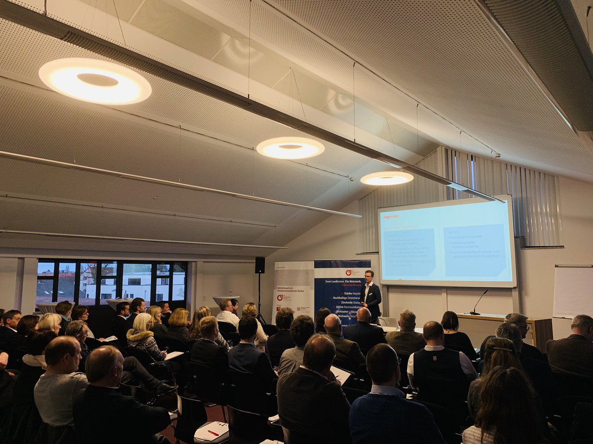 DigitalZBerlin's tweet photo. Grüße aus #Bueckeburg #Hannover. Unser #Event 4/8 zu #Personal40 mit @AgendaSoftware und dem @BVMWeV ist in vollem Gange. Auch heute wird deutlich: bei der digitalen Personalarbeit gibt es noch viel zu tun & es besteht großes Interesse an Orientierungshilfe & #BestPratice. #KMU https://t.co/IPIxn907tX
