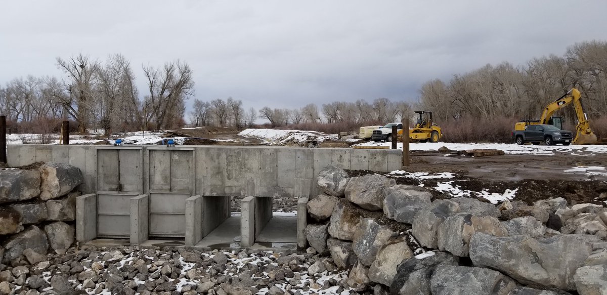 CWCB_DNR's tweet photo. Exciting work being completed along the Rio Grande! Photos from 3/13/19: Consolidated Ditch Co's new diversion and trash rack complete with fancy fish passage; San Luis Valley Canal Co's new headgate with 2 of 4 gates installed. #CWCBLoanProgram #WSRFgrant https://t.co/y04k01NGnV