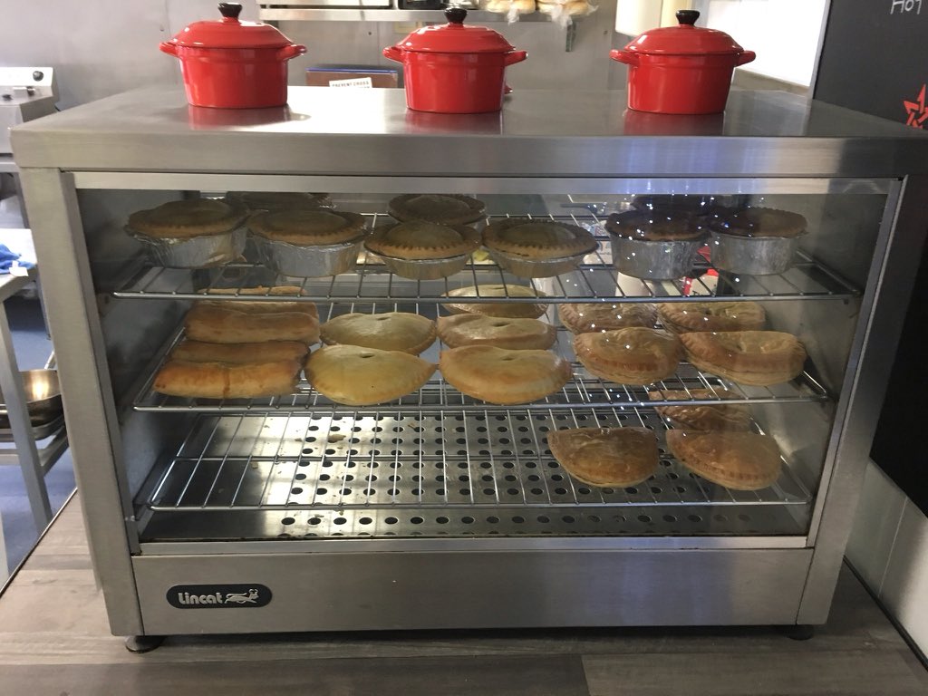 starvdmarv's tweet photo. Inside @Starvin87116241 eat in take away or delivery available 📞01204 979984📞 https://t.co/w6ApKNvEGx