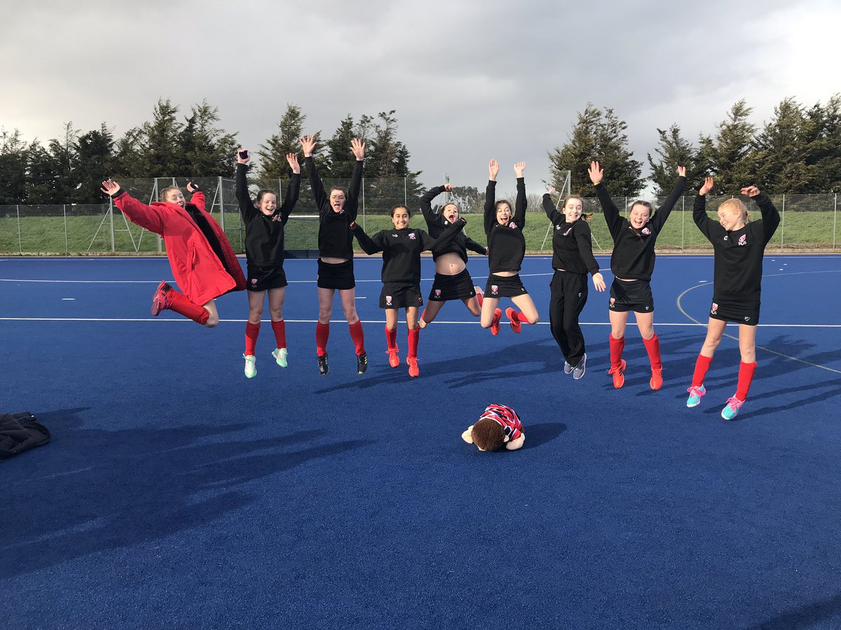 misschapman92's tweet photo. I could not be prouder of how these girls performed today @SmileISHC! We had our ups and downs throughout the day, but from word go we have shown grit, determination and resilience. @RGS_hockey could not be prouder! #3rdnationally #weareRGS #thedreamcontinues https://t.co/JfGSMmCv7V
