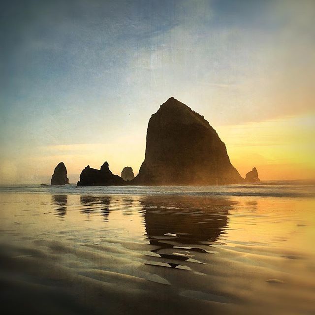 katehailey's tweet image. Haystack Rock, Cannon Beach.
.
Where is you’re favourite place to view sunset?
.
I’ve been to Cannon beach at least six times, this is the first time at sunset. So wonderfully beautiful!
.
.
#shotoniphone #distressedfx #cannonbeach #places_wow #welltravelled #optoutside #dis…