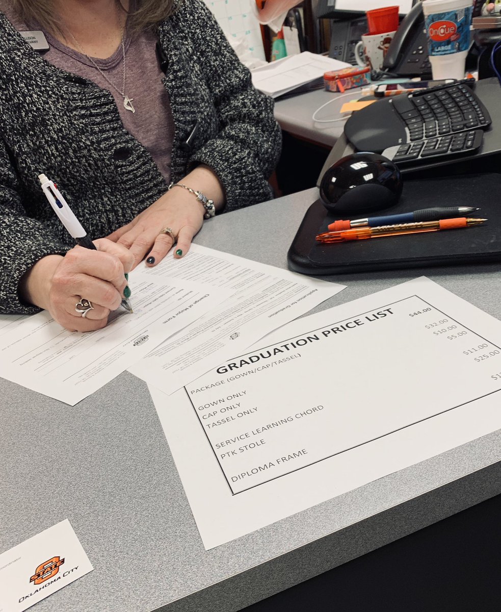 bgbeatrize's tweet image. I can’t explain how grateful and blessed I am. I’ll be graduating college in May as a freshman! Hard work really pays off, I’ve tried so hard being ahead in everything. I hope to someday study at MBU &amp;amp; take the opportunities they have for me😇 #firstgenerationstudent