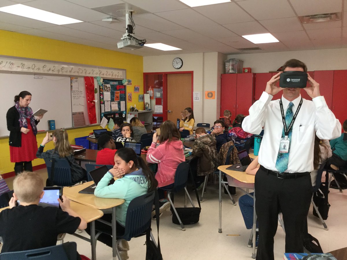 ewitt43's tweet photo. 5th SS and @eklansek are taking a #googleexpeditions to Jamestown, Virginia in @EWaugie class. SS used their devices and #Chromebooks to take the trip. #swexcellence #bearsba https://t.co/sMbCDN19k1