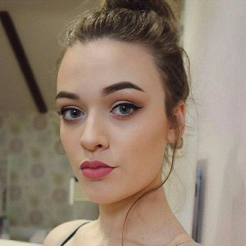 EqpStylinson's tweet photo. Nossos pensamentos e orações estão com Louis e sua família neste momento. Pedimos aos fãs que respeitem a sua privacidade durante esta tragédia. Descanse em paz, Fizzy. 😔🖤 https://t.co/krRtIkg9Rm