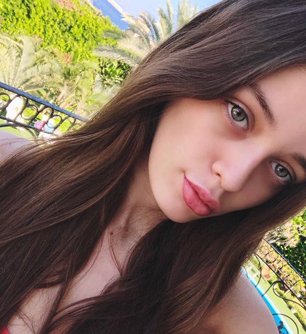 EqpStylinson's tweet photo. Nossos pensamentos e orações estão com Louis e sua família neste momento. Pedimos aos fãs que respeitem a sua privacidade durante esta tragédia. Descanse em paz, Fizzy. 😔🖤 https://t.co/krRtIkg9Rm