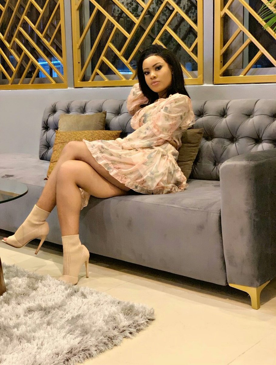 officialmoeda's tweet photo. Sitting pretty like the #StrongContender that she is...She has beat the odds...She has come out victorious...She has built her Empire...She's ONLY 22 and she's just getting started so brace yourselves this YOUNG Ceo is here to stay #Ivyleague #bbnaija https://t.co/ctikKBINUu