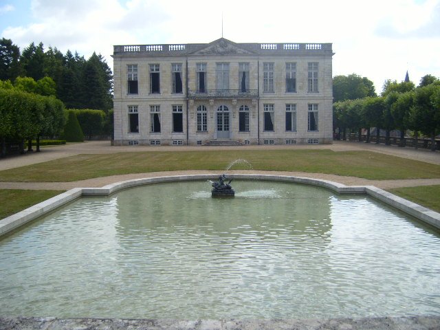 ChristineAlfarg's tweet photo. @CHistoire @CVersailles @bernstephane @secretshistoire @BourgesBerry @VierzonTourisme @BerryRjc @FB_Berry @leberry_fr @Prefet36 @Indre36 @chateauloire Magnifique #ChateauDeBouges où l'on aimerait se reposer au❤️du @SoValDeLoire en apportant quelques livres d'histoire et de #Proust bien sûr! @secretshistoire @proustien @CHistoire @chateauetmanoir @MoniqueKalita @MGenevet @Raphaelle_lhs @JEP @ChateauVLV @chantillydomain @leCMN https://t.co/4ArJRN05au