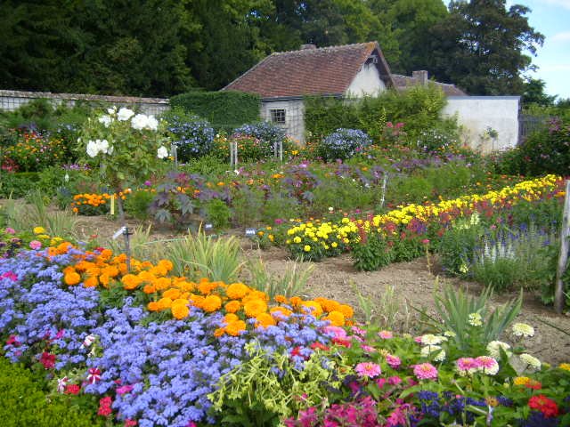 ChristineAlfarg's tweet photo. @CHistoire @CVersailles @bernstephane @secretshistoire @BourgesBerry @VierzonTourisme @BerryRjc @FB_Berry @leberry_fr @Prefet36 @Indre36 @chateauloire Magnifique #ChateauDeBouges où l'on aimerait se reposer au❤️du @SoValDeLoire en apportant quelques livres d'histoire et de #Proust bien sûr! @secretshistoire @proustien @CHistoire @chateauetmanoir @MoniqueKalita @MGenevet @Raphaelle_lhs @JEP @ChateauVLV @chantillydomain @leCMN https://t.co/4ArJRN05au