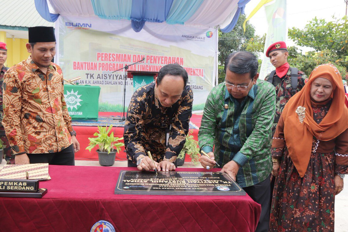 kno_airport's tweet photo. Semangat pagi #AP2friends 💪🏻😁
#APMin mau kasi info tentang Kegiatan CSR nya @ap2_kualanamu  nih disekitar Bandara nih 

Peresmian dan Penyerahan Bantuan Bina Lingkungan Monumental TK Aisyiyah Bustanul Althfal Cabang Lubuk Pakam

#CSR_kualanamu
#AngkasaPura_2 
#kualanamu https://t.co/Vpc4LbtM2q