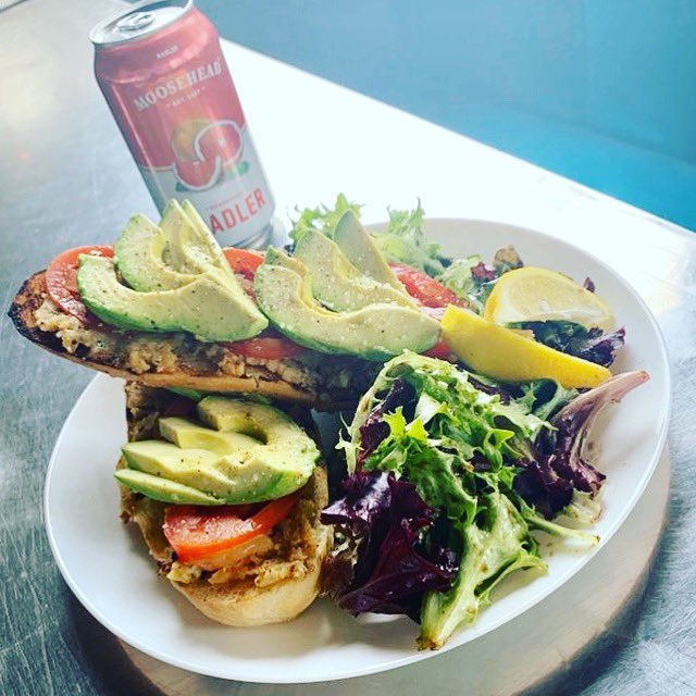 PumpBar's tweet photo. Avocado Toast
grilled baguette topped with cauliflower purée, grand cru cheese, sliced tomatoes, avocado, and a side salad #pumpspecials #veggiethursday https://t.co/GEY6n8nh7i