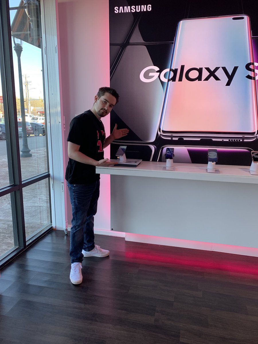 JessikaRabbit77's tweet photo. Come get the newest thing in Galaxy,  great promotion going on with a qualifying trade in. Come in and see JessicaRabbit for more info. https://t.co/vdz9nEGSsZ