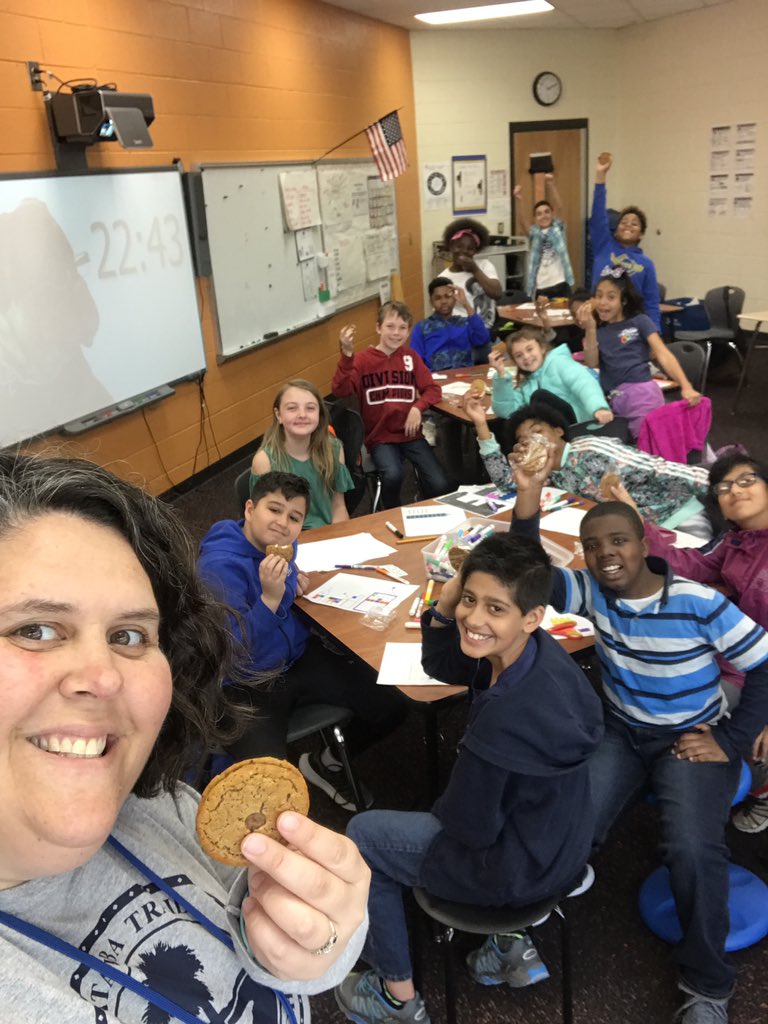 mrshughes_alert's tweet image. Pi skylines and oatmeal cream pies! @CatawbaTrail #ctelearning